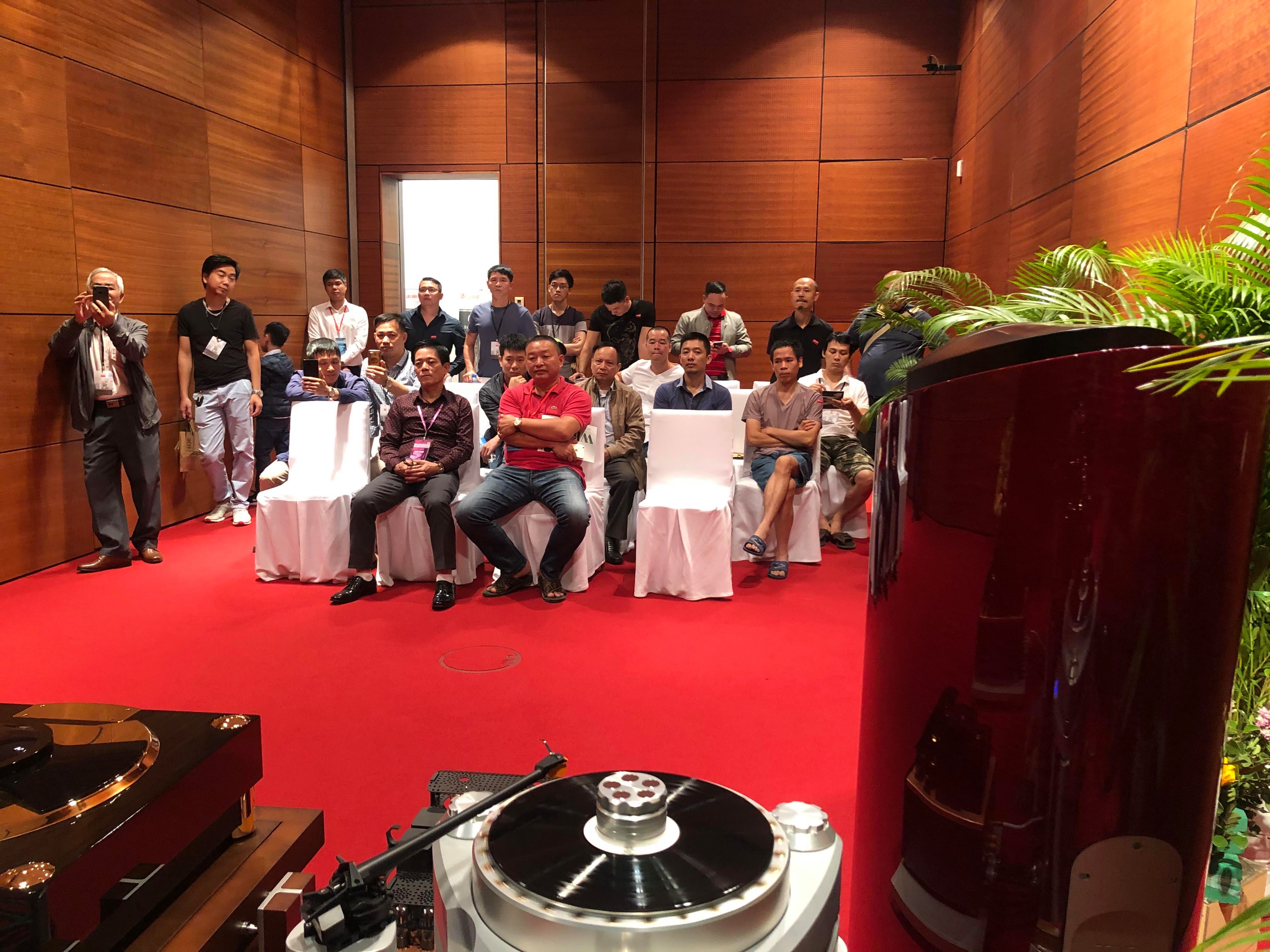 Ngày thứ hai của AVShow 2019 tại Hà Nội Huy Lan Anh Audio vẫn luôn thu hút sự quan tâm của những người yêu Hiend