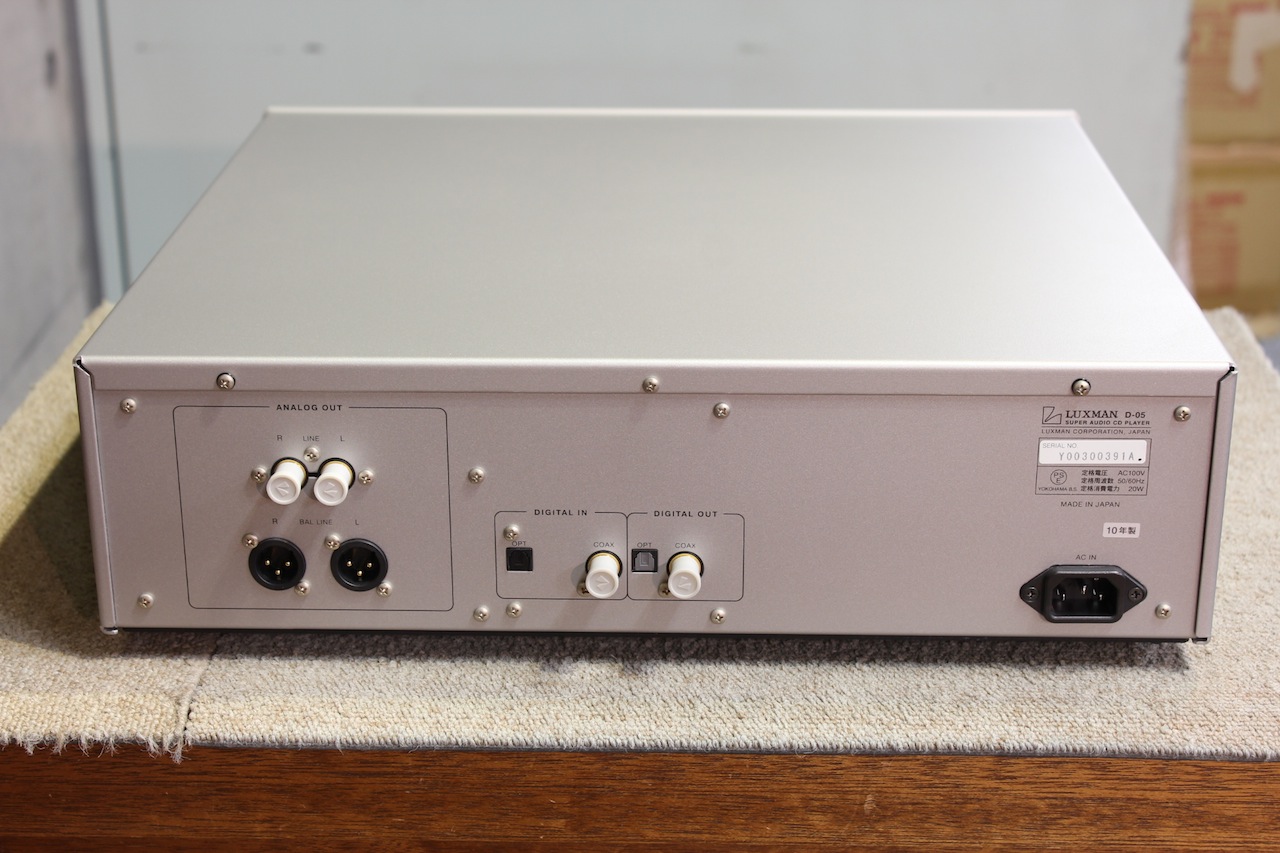đầu đĩa hi-end Luxman CD-Player D-05 nhập khẩu