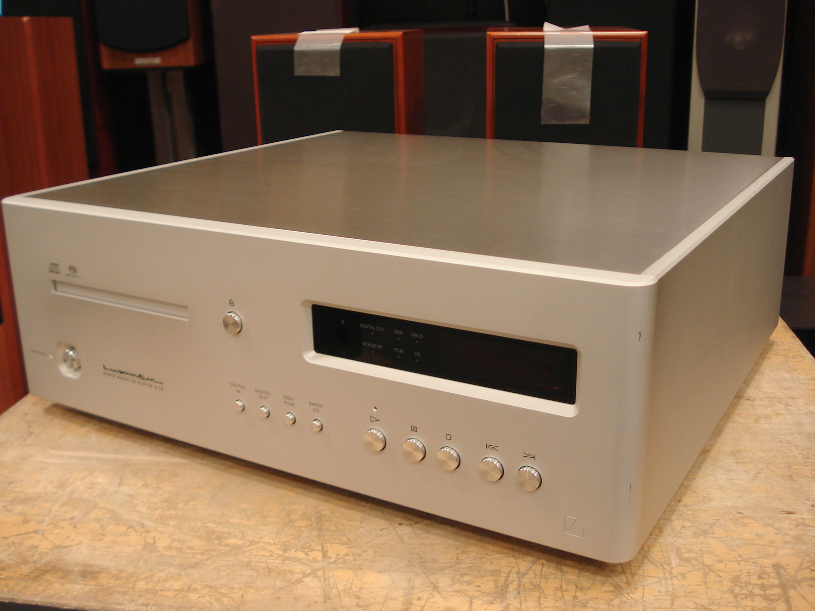 đầu đĩa hi-end Luxman CD-Player D-08 nhập khẩu