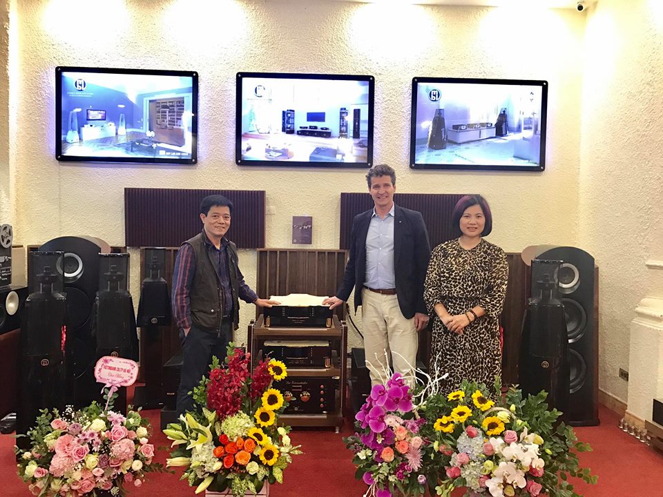 Đại diện thương hiệu MBL sang thăm nhà phân phối Audio HuyLanAnh tại Việt Nam