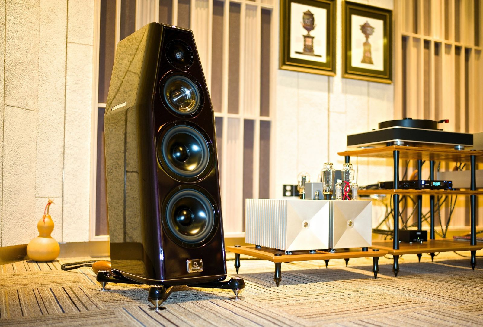 Loa hi-end Kharma Elegance dB9 - Mẫu loa có nhiều cải tiến