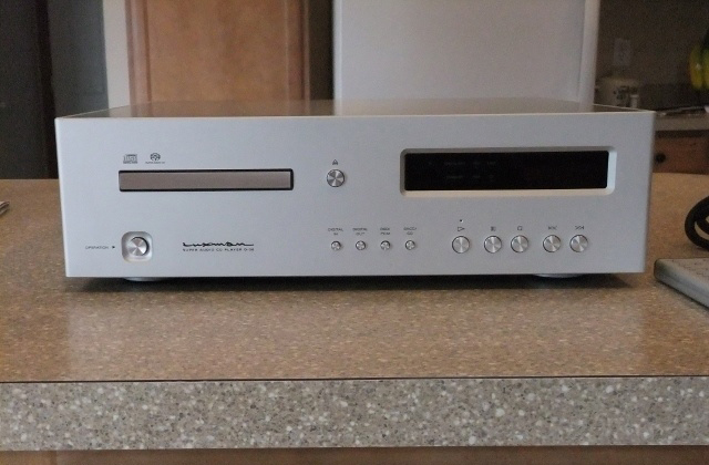 đầu đĩa hi-end Luxman CD-Player D-06